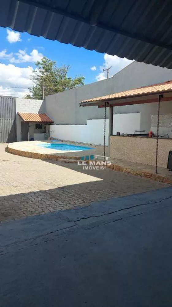 Casa à venda com 1 quarto, 170m² - Foto 2