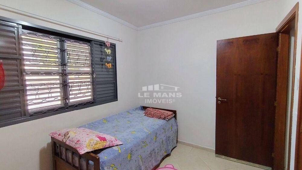 Casa à venda com 6 quartos, 232m² - Foto 3