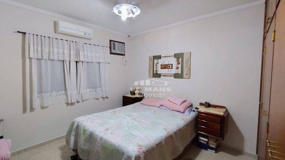 Casa à venda com 6 quartos, 232m² - Foto 4