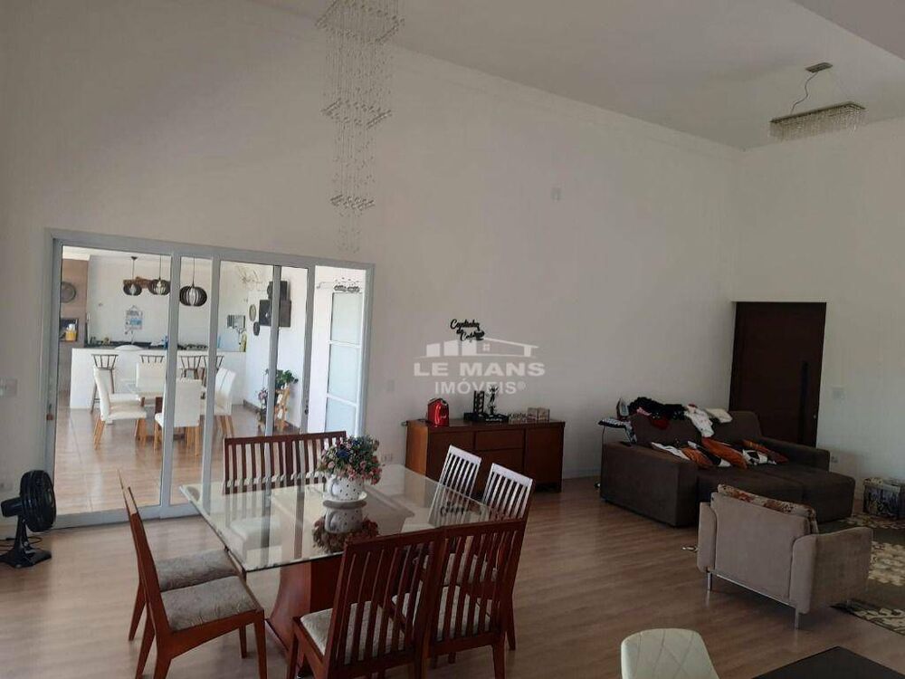 Casa de Condomínio à venda com 4 quartos, 315m² - Foto 3