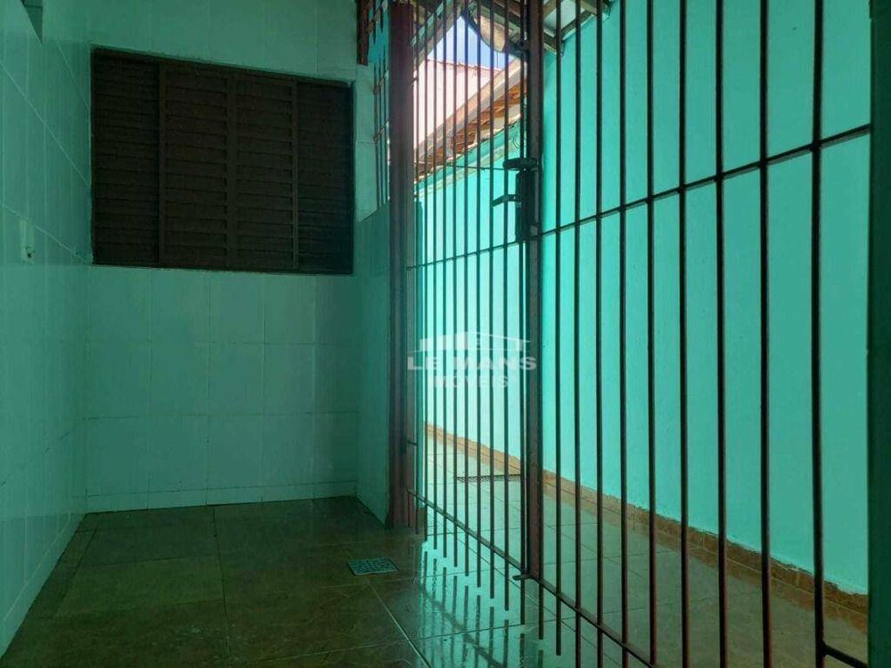 Casa à venda com 2 quartos, 67m² - Foto 2