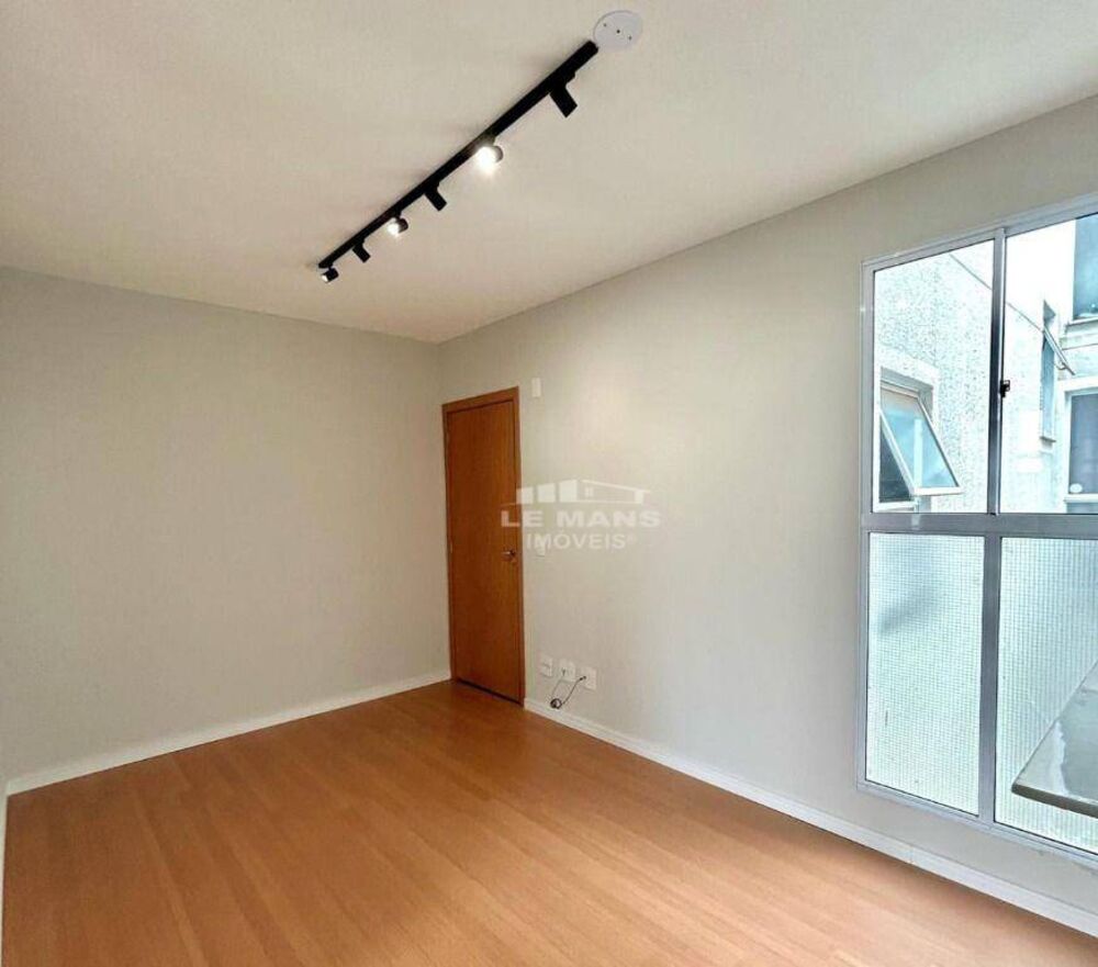 Apartamento à venda com 2 quartos, 42m² - Foto 2