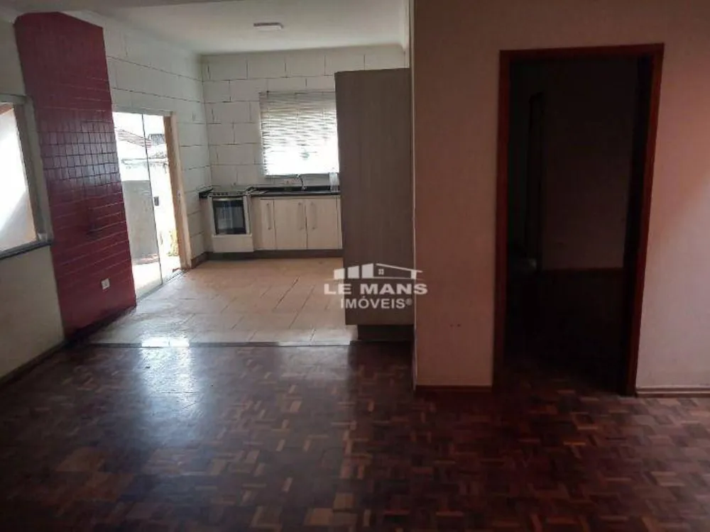 Casa, 3 quartos, 204 m² - Foto 2