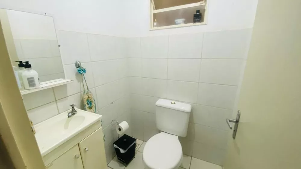 Casa à venda com 3 quartos, 98m² - Foto 2