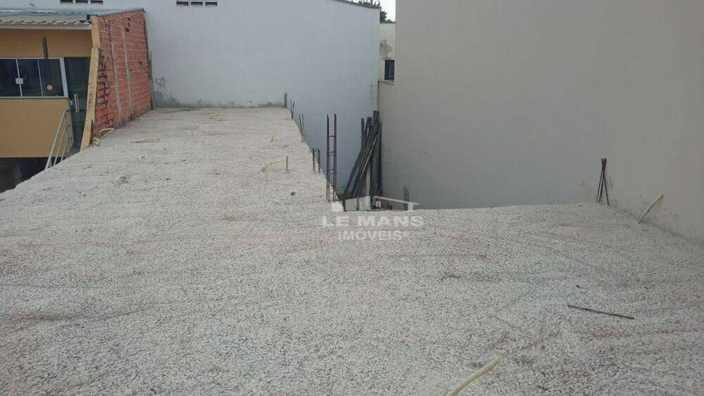 Casa à venda com 2 quartos, 90m² - Foto 4