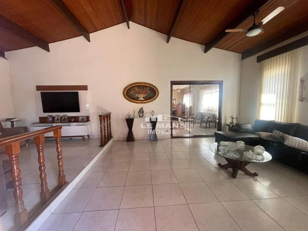 Casa, 3 quartos, 240 m² - Foto 3