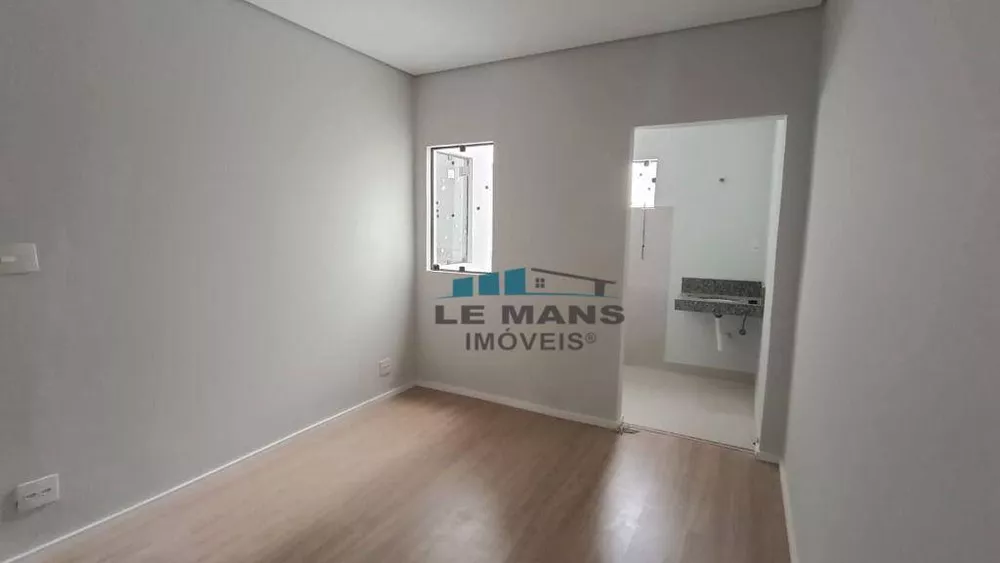 Casa à venda com 2 quartos, 64m² - Foto 1