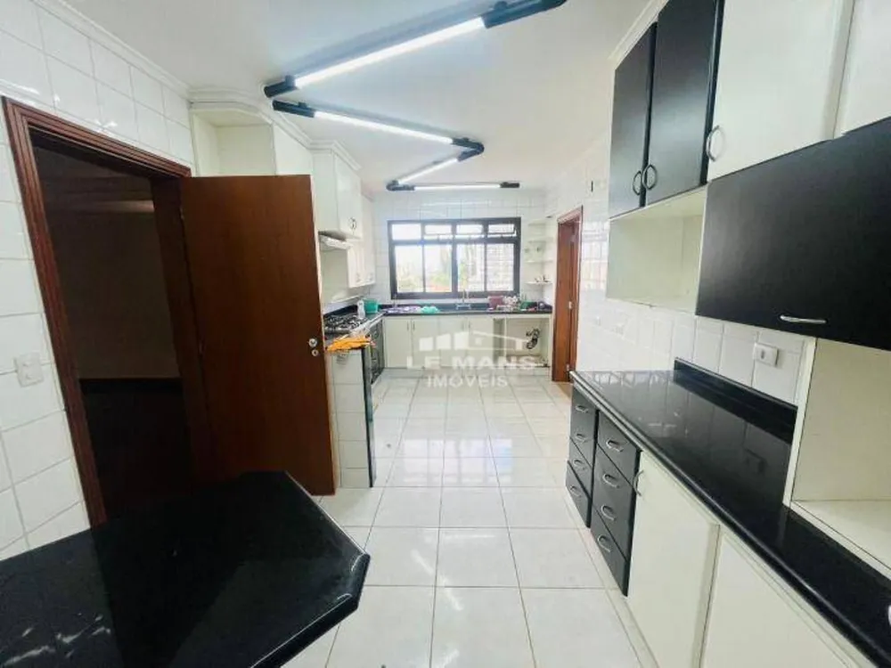 Apartamento, 3 quartos, 218 m² - Foto 1