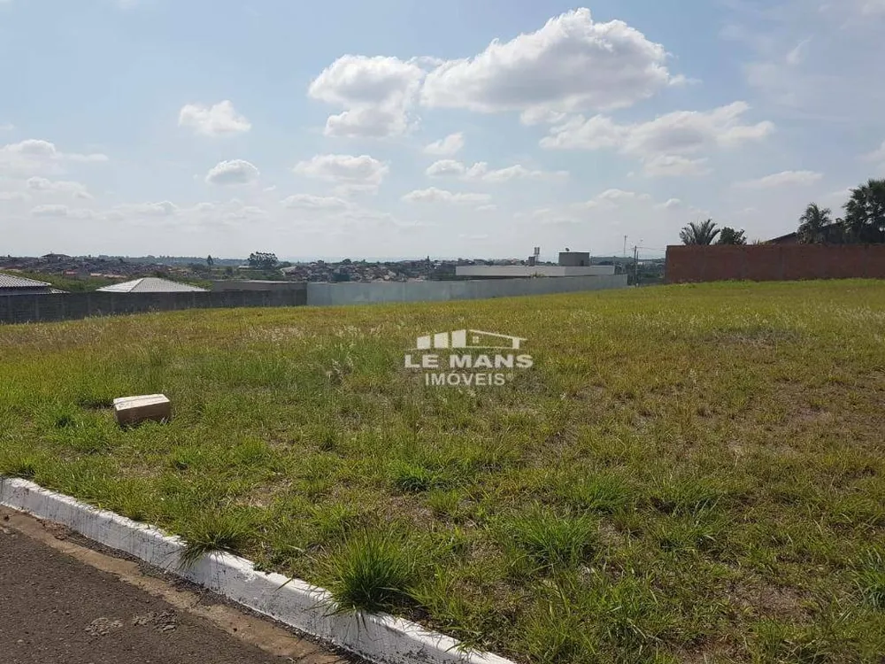 Loteamento e Condomínio, 1000 m² - Foto 1