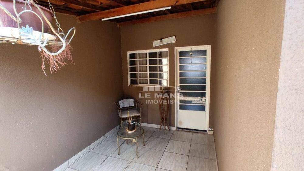Casa à venda com 2 quartos, 85m² - Foto 1