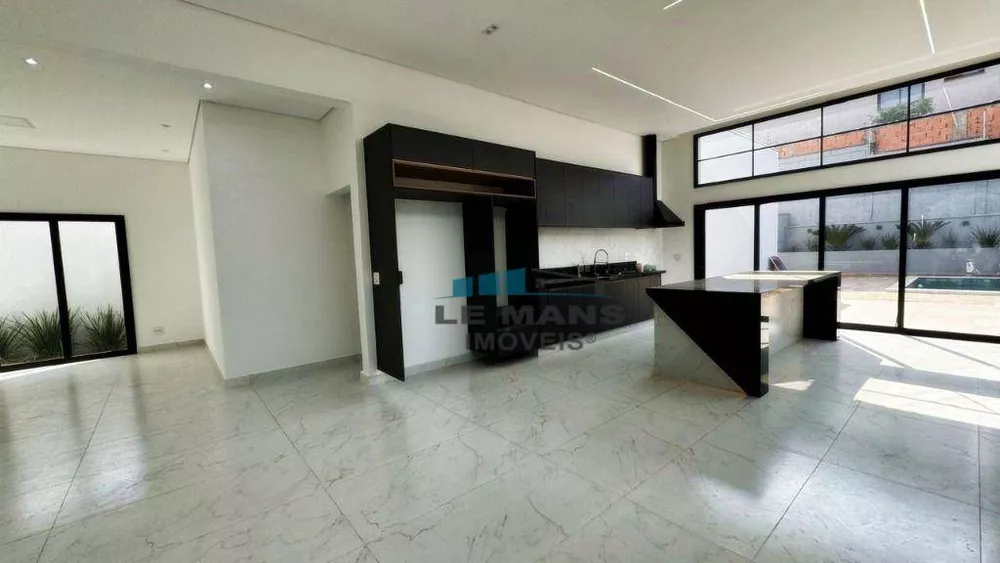 Casa de Condomínio à venda com 3 quartos, 210m² - Foto 2