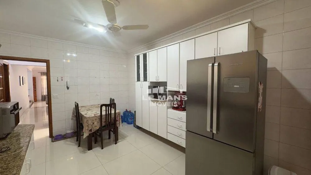 Casa, 3 quartos, 230 m² - Foto 2