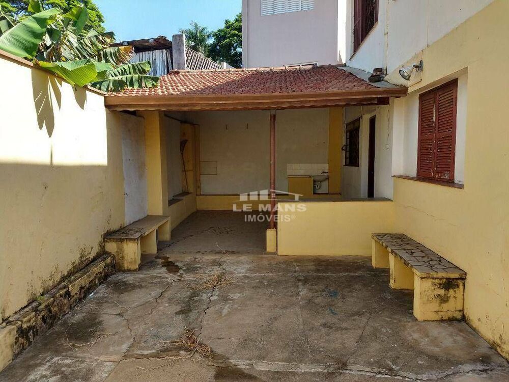 Casa à venda com 4 quartos, 253m² - Foto 1