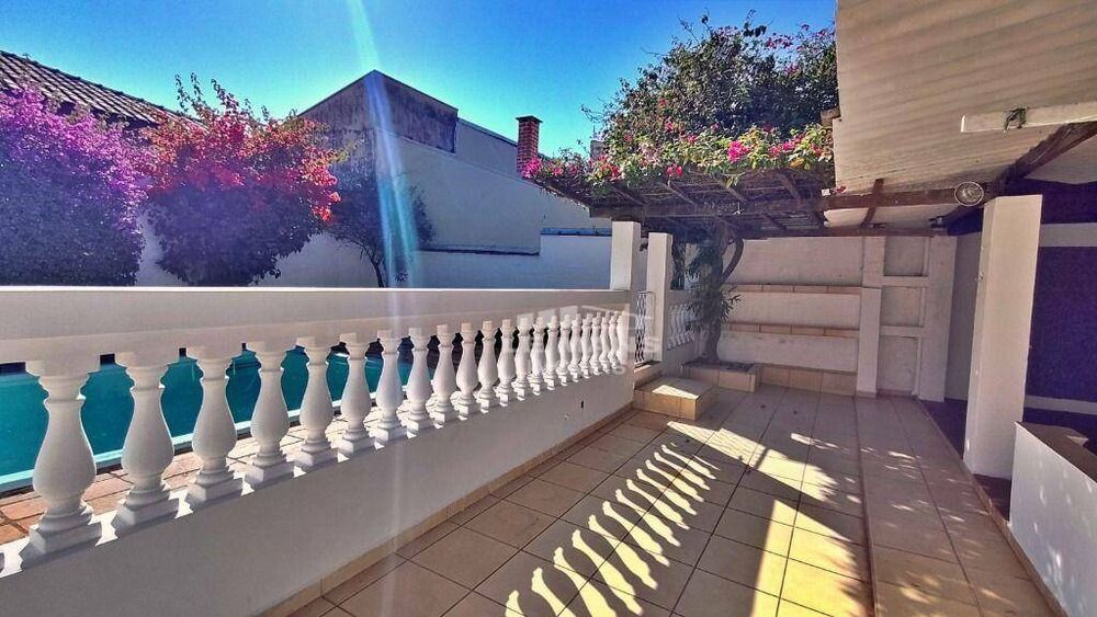 Casa à venda com 2 quartos, 194m² - Foto 4