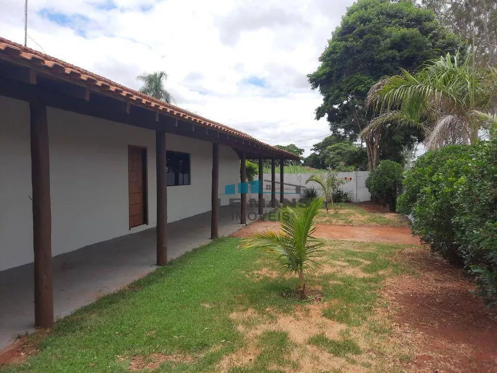 Chácara à venda com 3 quartos, 300m² - Foto 1