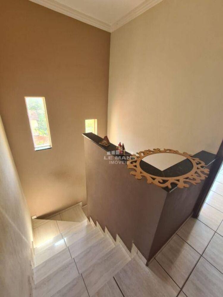 Casa à venda com 2 quartos, 98m² - Foto 4