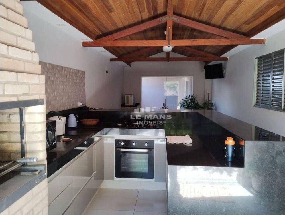 Casa à venda com 3 quartos, 154m² - Foto 1