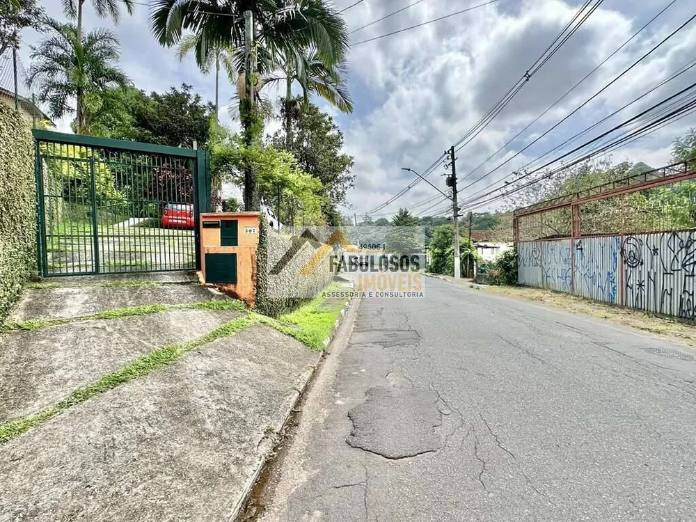 Casa, 4 quartos, 218 m² - Foto 1