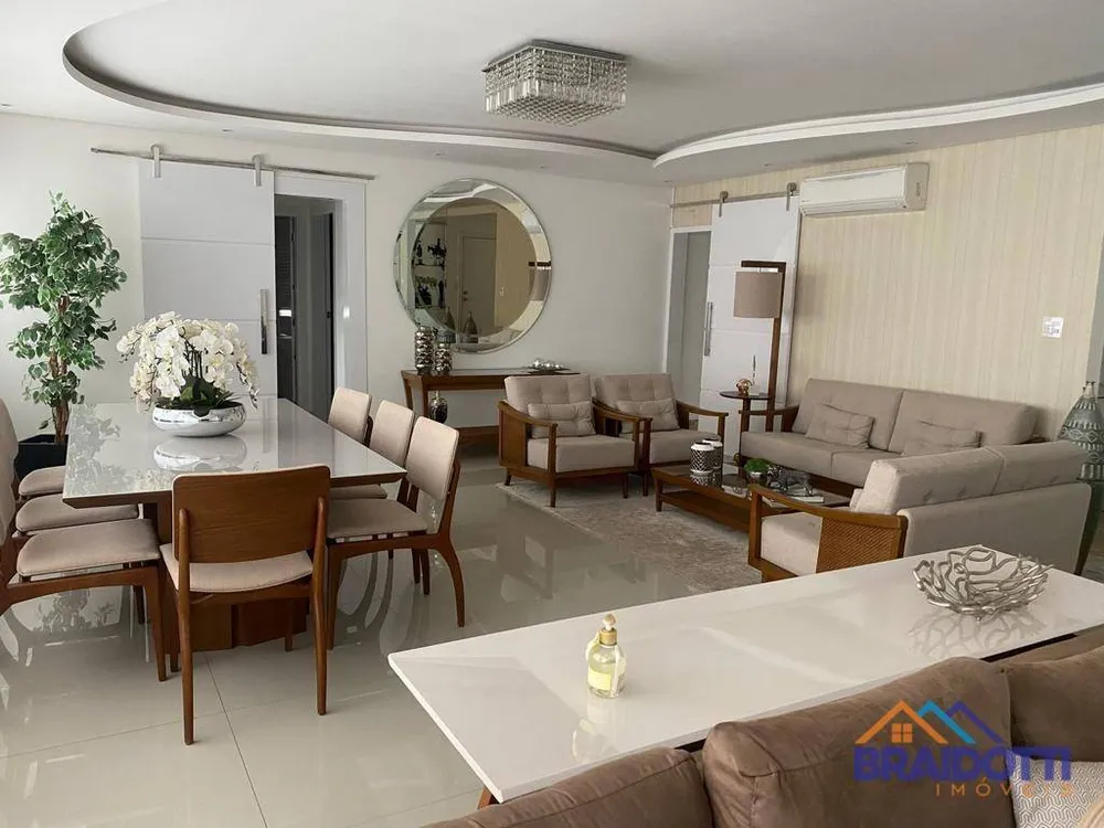 Apartamento, 3 quartos, 260 m² - Foto 1