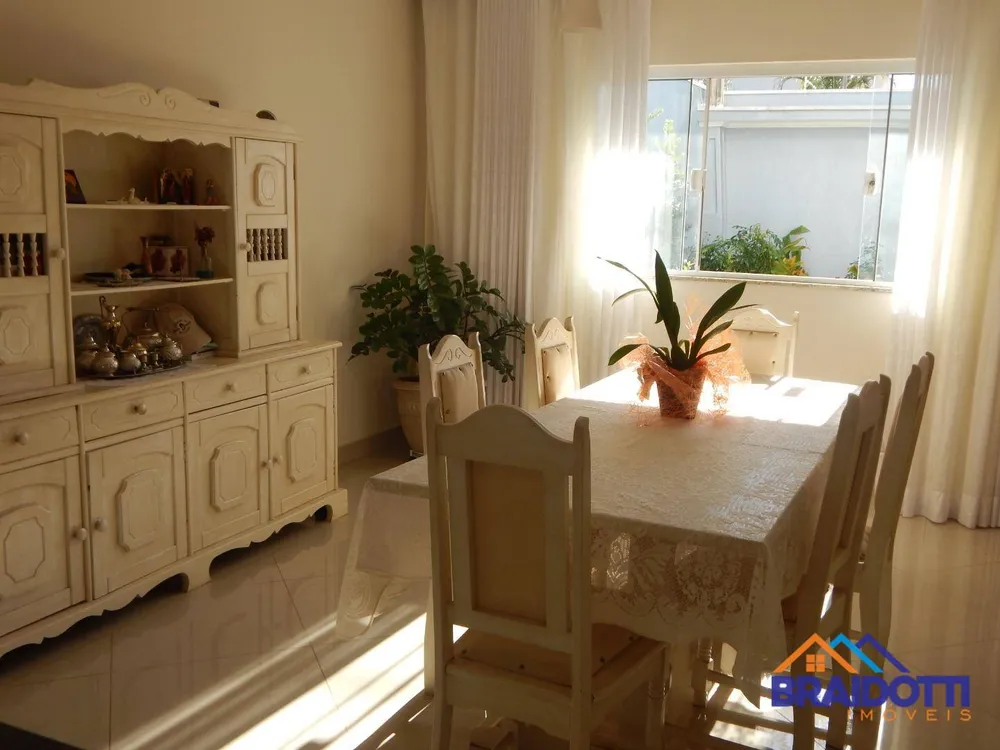 Casa, 4 quartos, 315 m² - Foto 2