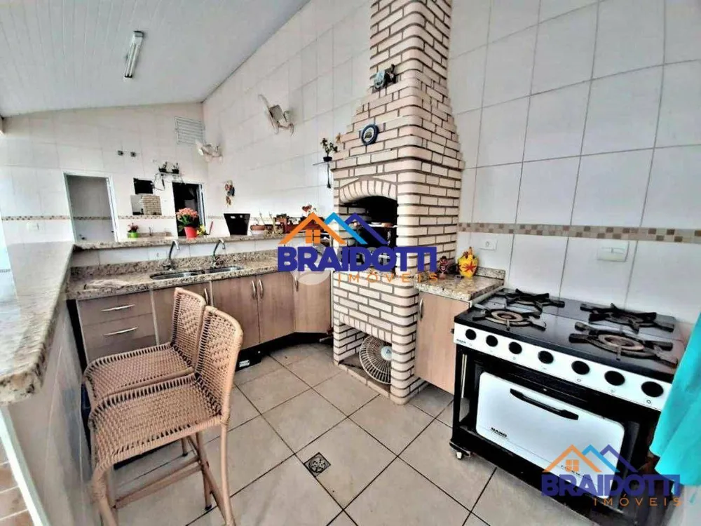 Casa, 3 quartos, 197 m² - Foto 1