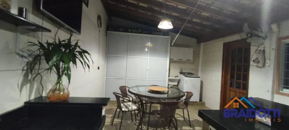 Casa, 3 quartos, 213 m² - Foto 2
