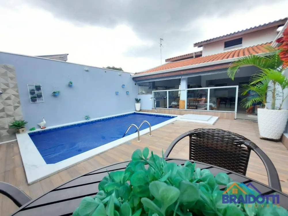 Casa, 4 quartos, 285 m² - Foto 1