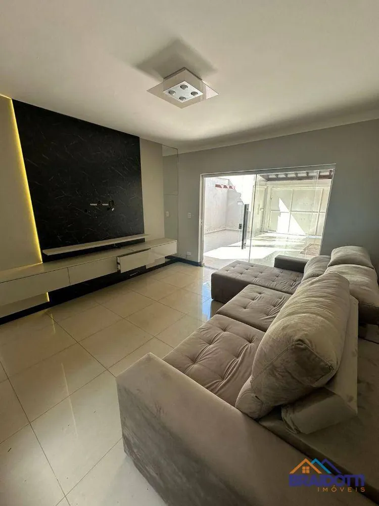 Casa, 3 quartos, 202 m² - Foto 1