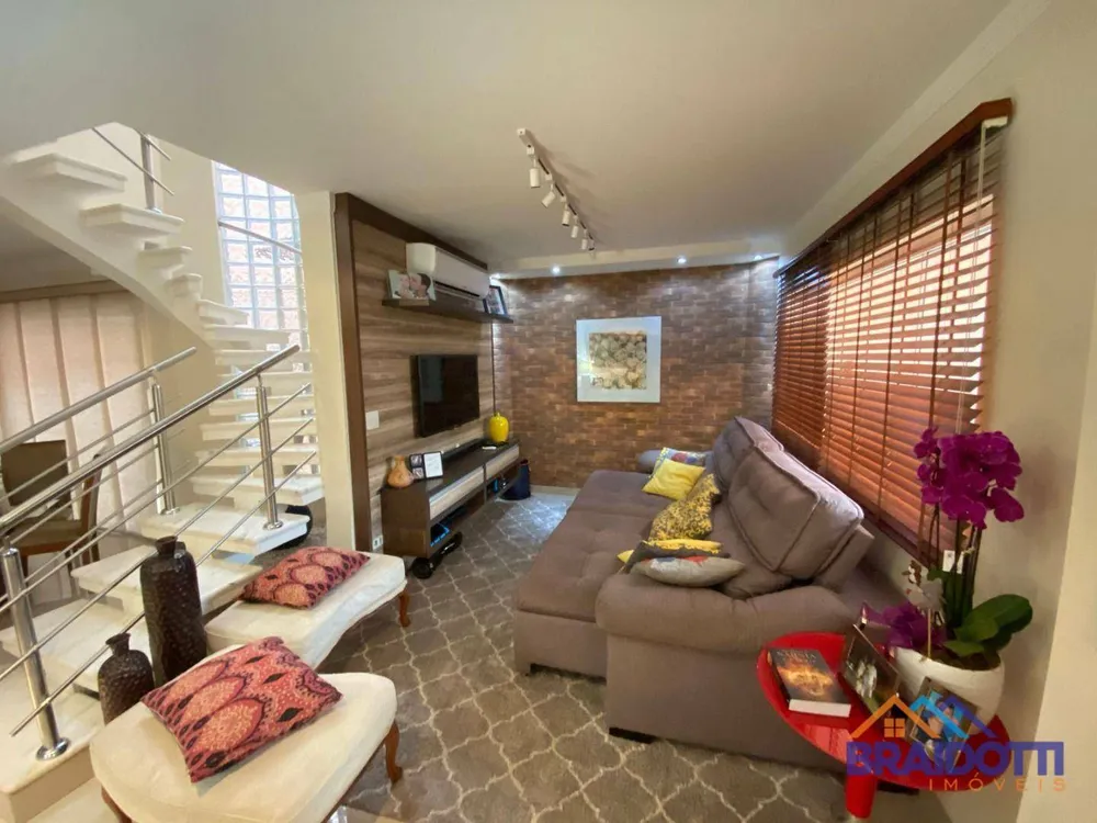 Casa, 3 quartos, 200 m² - Foto 1