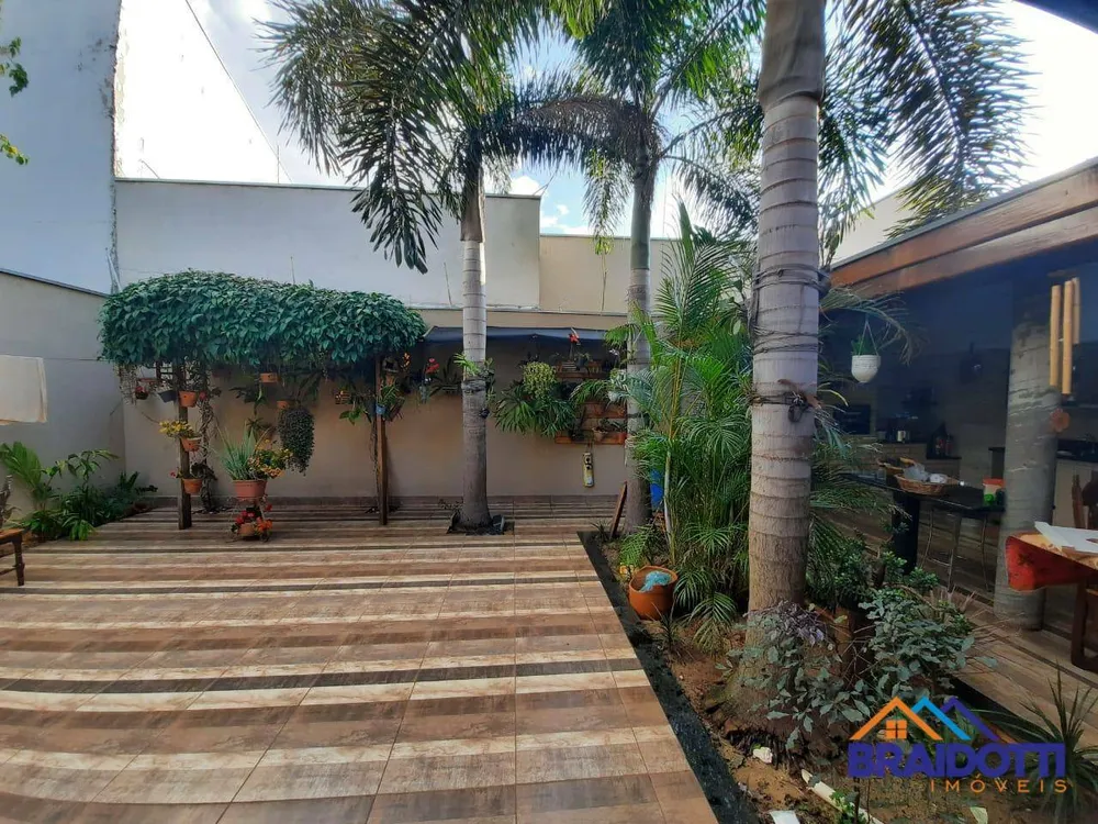 Casa, 4 quartos, 284 m² - Foto 1