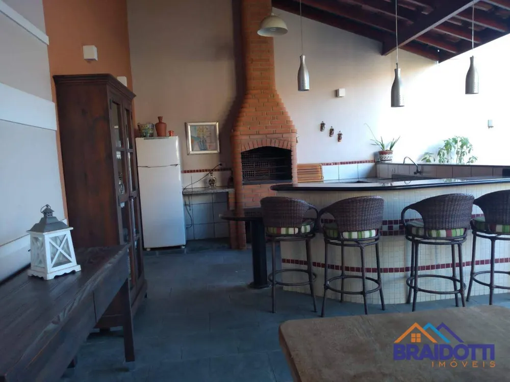 Casa, 3 quartos, 249 m² - Foto 1