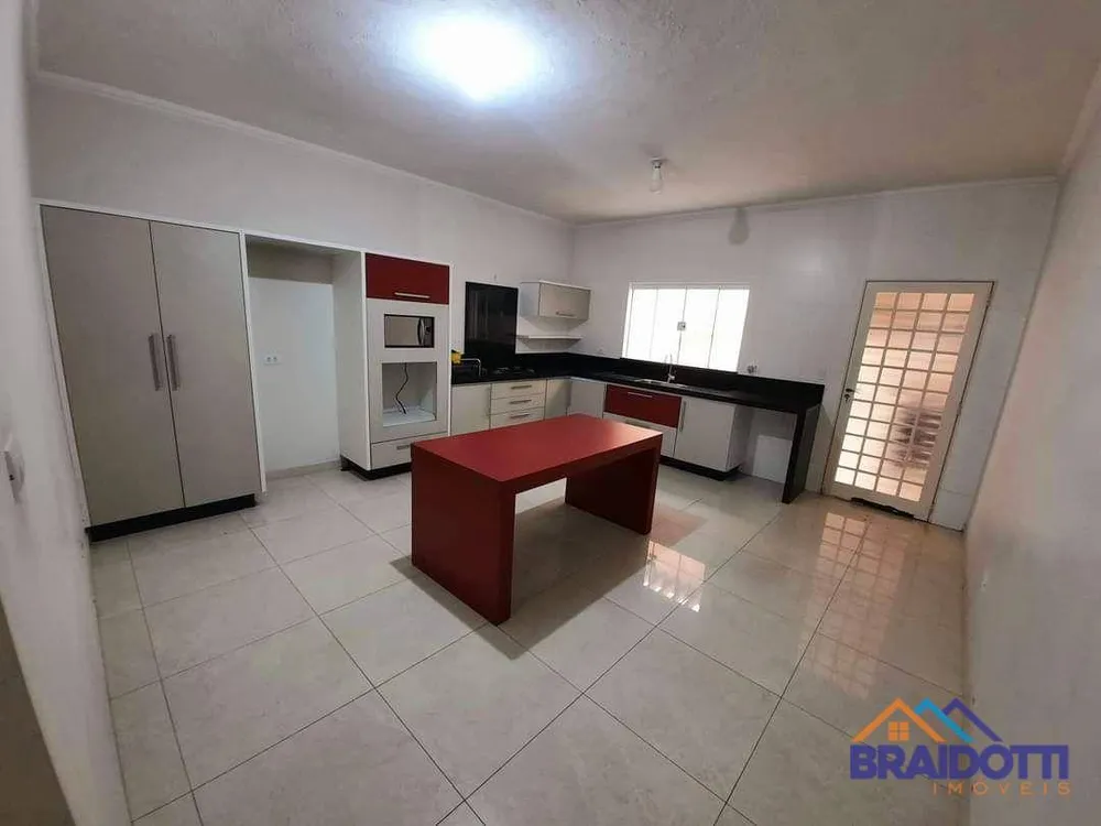 Casa, 3 quartos, 182 m² - Foto 1