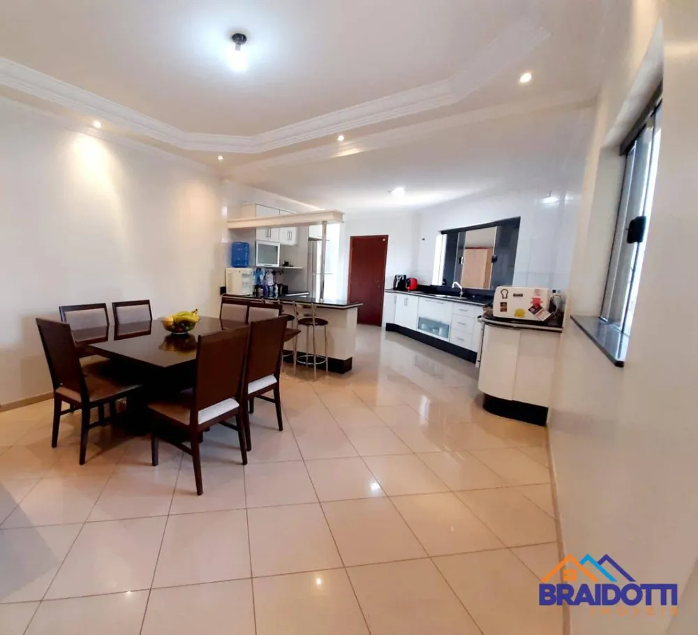 Casa, 3 quartos, 270 m² - Foto 2