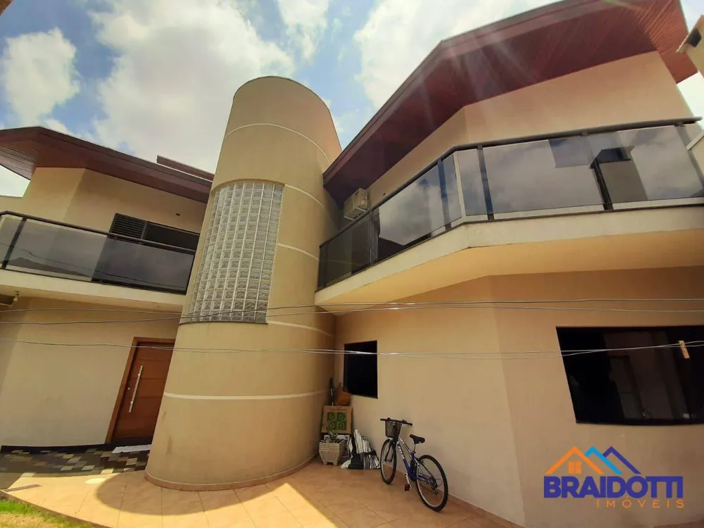 Casa, 3 quartos, 270 m² - Foto 1