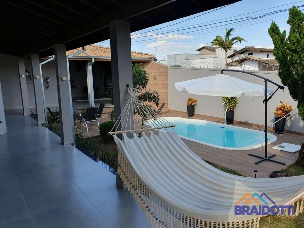 Casa, 3 quartos, 207 m² - Foto 1