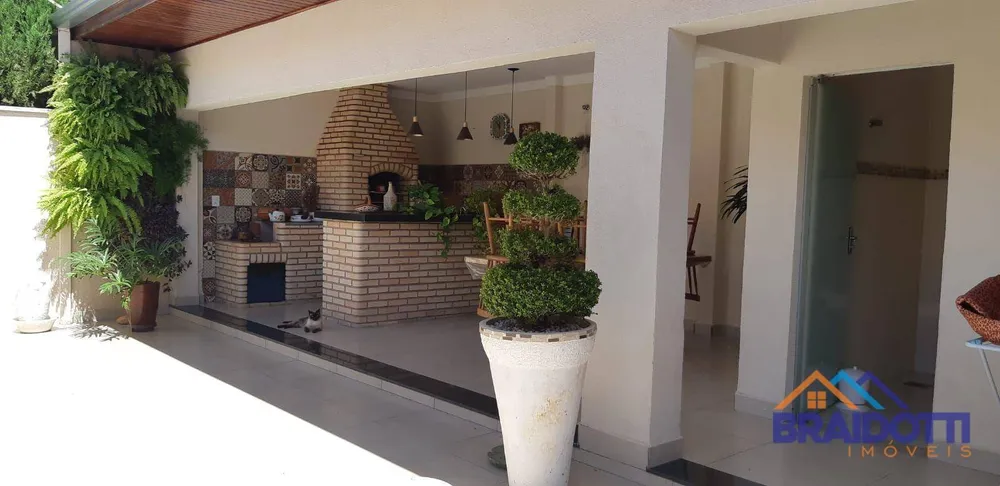 Casa, 3 quartos, 238 m² - Foto 1