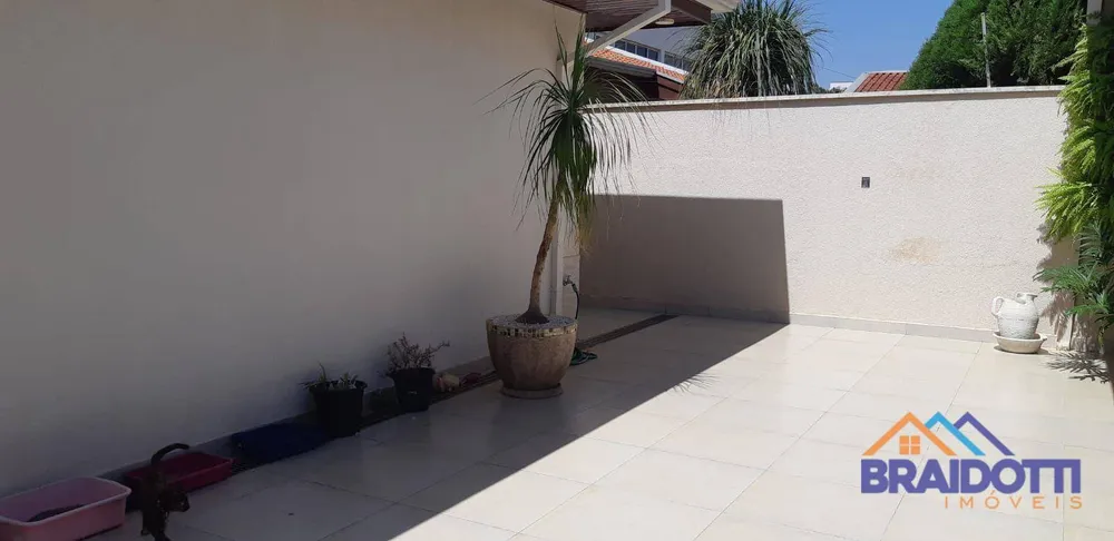 Casa, 3 quartos, 238 m² - Foto 2