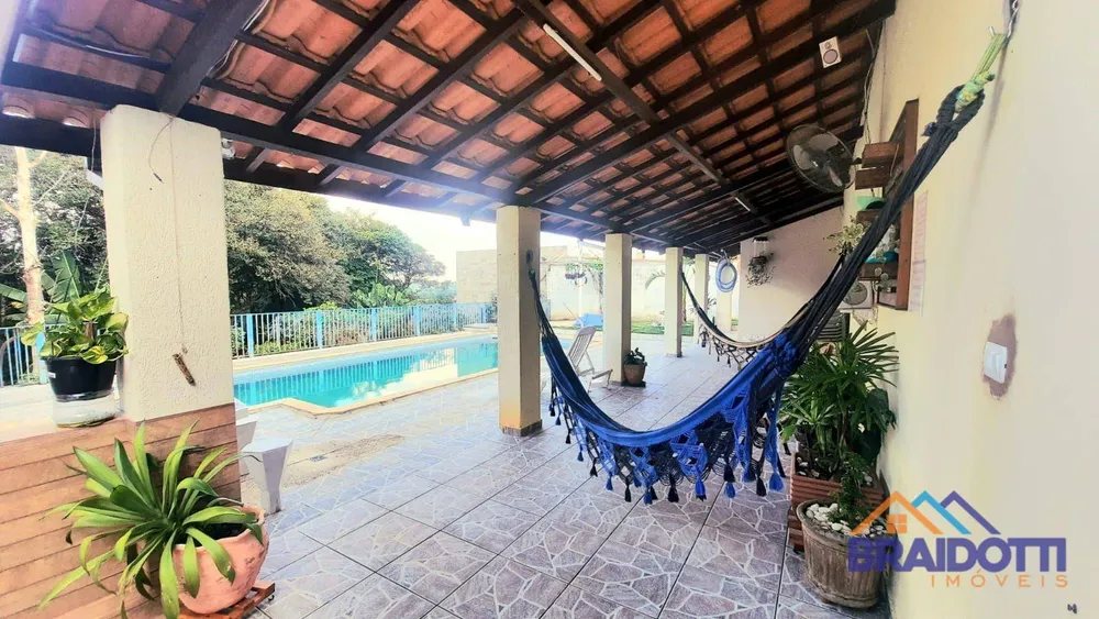Chácara, 3 quartos, 1600 m² - Foto 1