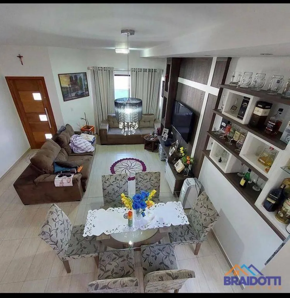 Casa, 3 quartos, 202 m² - Foto 1