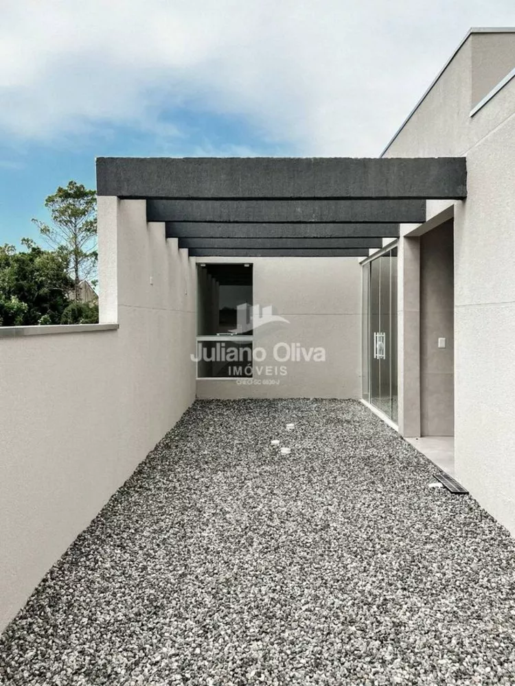 Casa à venda com 3 quartos, 60m² - Foto 2