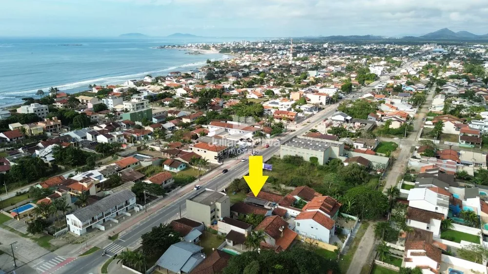 Casa à venda com 6 quartos, 190m² - Foto 4