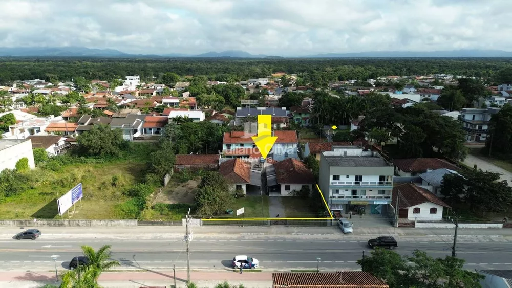 Casa à venda com 6 quartos, 190m² - Foto 2