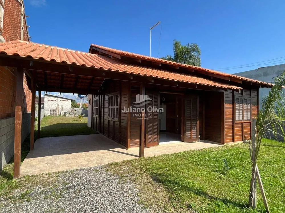 Casa à venda com 3 quartos, 120m² - Foto 1