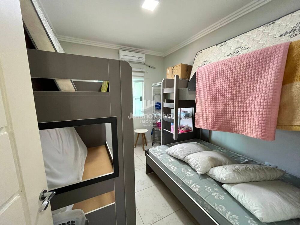 Casa à venda com 2 quartos, 90m² - Foto 12