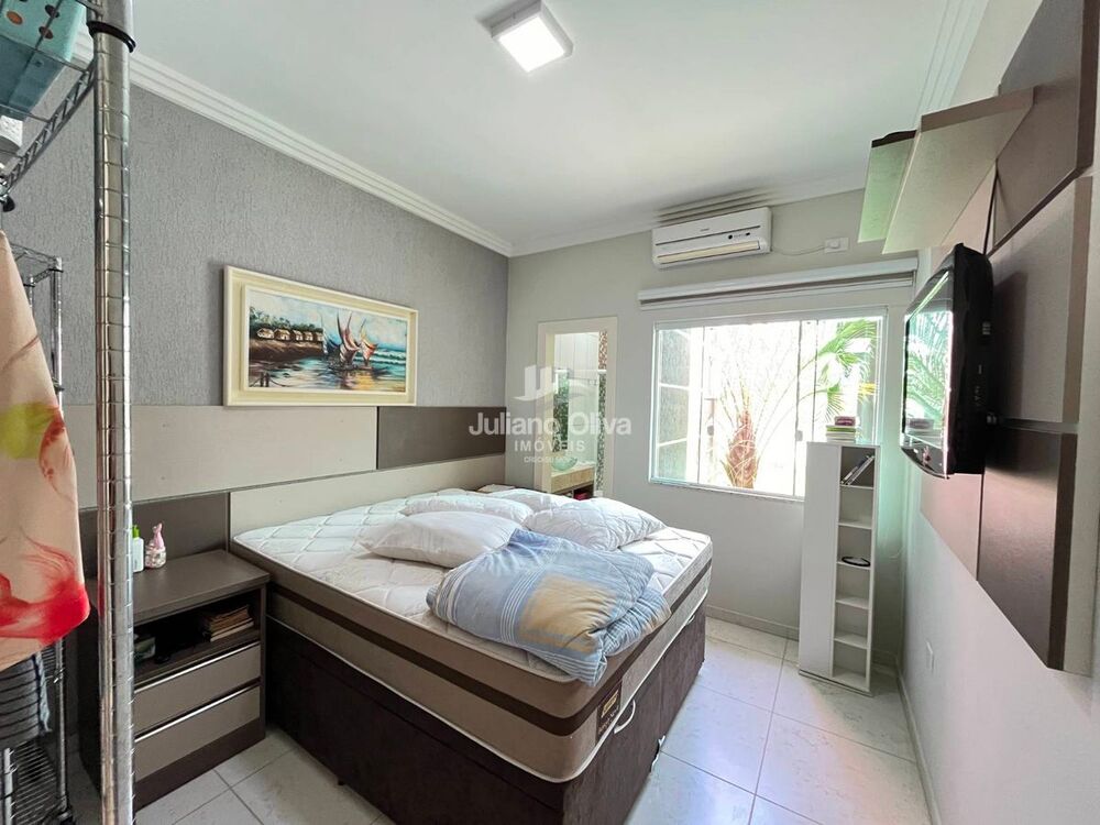 Casa à venda com 2 quartos, 90m² - Foto 9