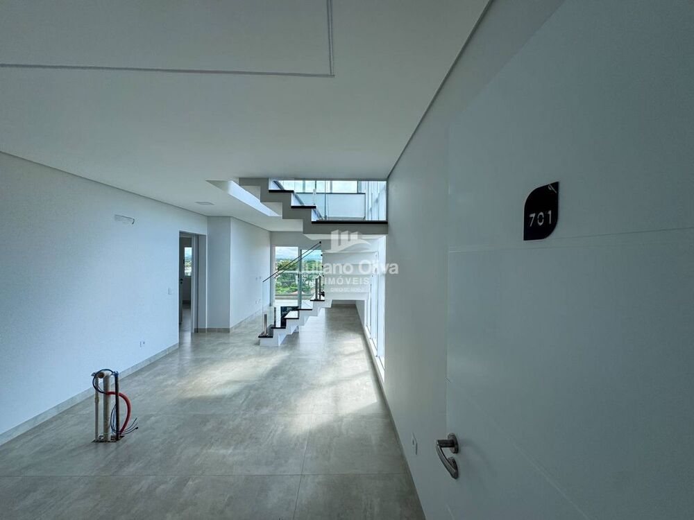 Apartamento à venda com 4 quartos, 212m² - Foto 2