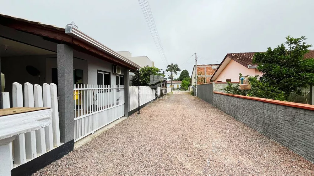 Casa à venda com 2 quartos, 75m² - Foto 2