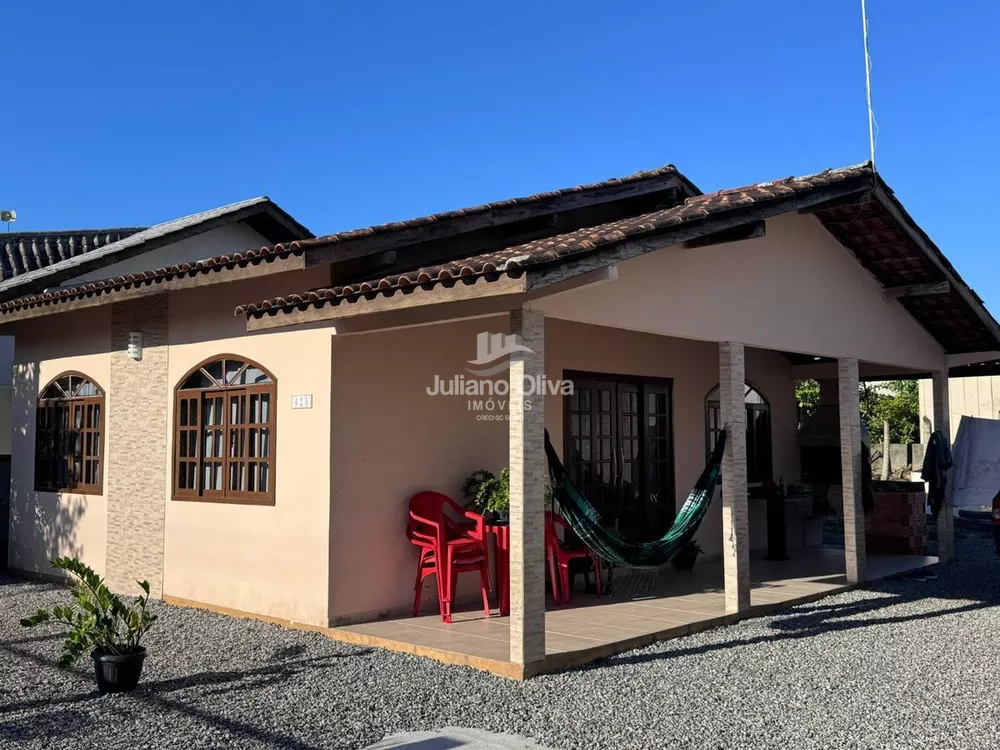 Casa à venda com 2 quartos, 60m² - Foto 1