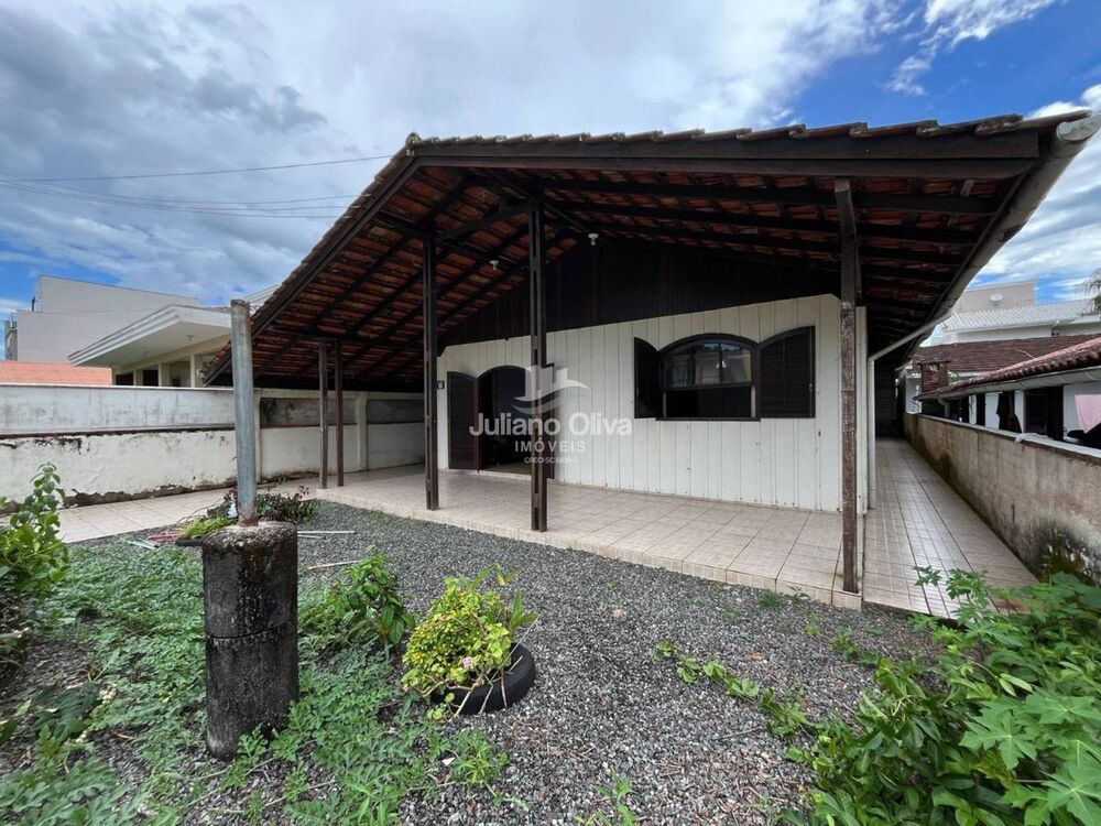 Casa à venda com 3 quartos, 184m² - Foto 1