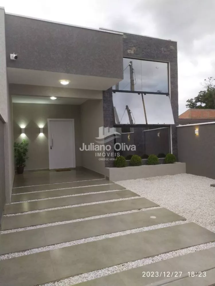 Casa à venda com 2 quartos, 82m² - Foto 1